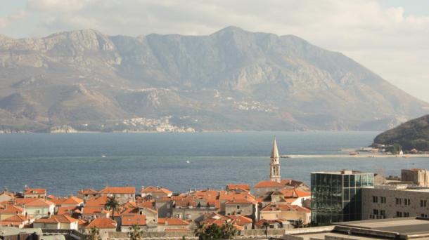 Budva - one bedroom apartment with a gorgeous view of the sea and the city
