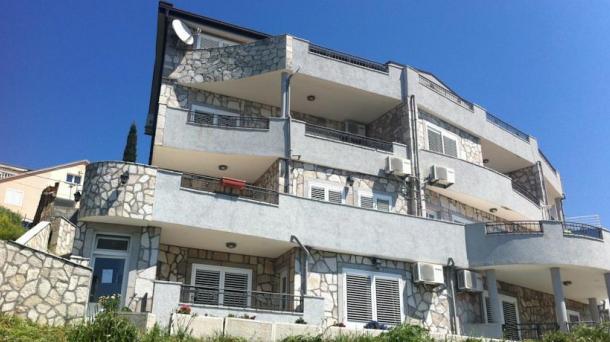 Budva - apartments in a villa in a different style (July)
