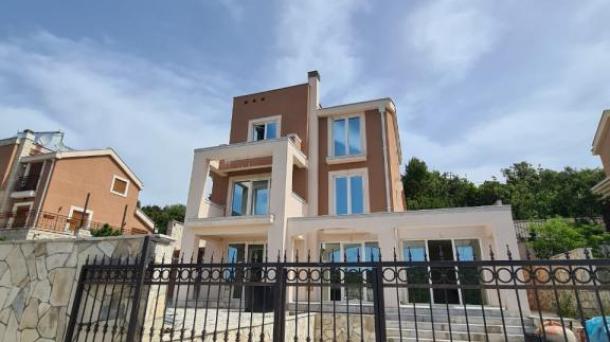 For sale a new villa with a swimming pool in the village of Bigovo